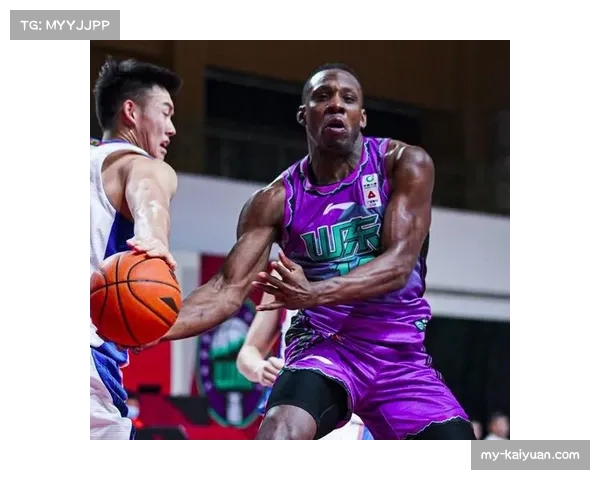 新疆劳森篮板控制不足，上海快攻得分转换率超六成